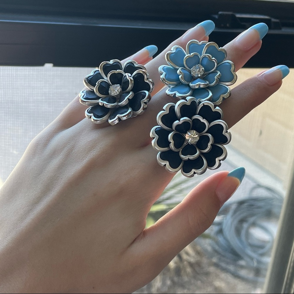SET OF 3 FLOWER RINGS